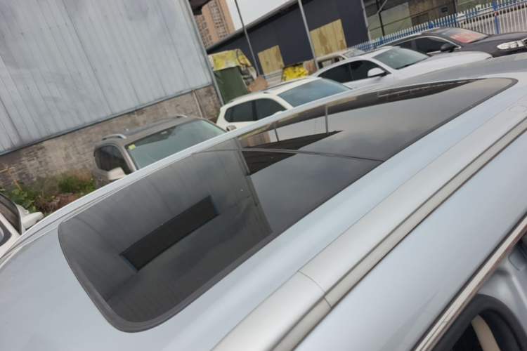 Used Geely Auto Emgrand X7 Sport 2020 1.8TD DCT Two-Wheel Drive Smart Connect 4G-Enabled Version Roof