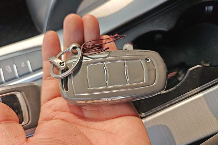 Used Geely Auto Emgrand X7 Sport 2020 1.8TD DCT Two-Wheel Drive Smart Connect 4G-Enabled Version Vehicle Key