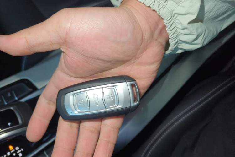 Used Geely Auto Emgrand X7 Sport 2020 1.8TD DCT Two-Wheel Drive Smart Connect 4G-Enabled Version Vehicle Key