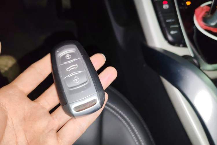 Used Geely Auto Emgrand X7 Sport 2020 1.8TD DCT Two-Wheel Drive Smart Connect 4G-Enabled Version Vehicle Key