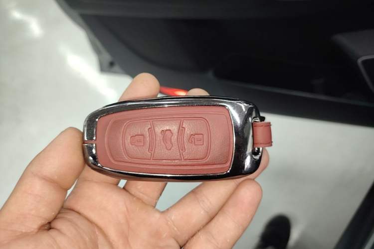 Used Geely Auto Emgrand X7 Sport 2020 1.8TD DCT Two-Wheel Drive Smart Connect 4G-Enabled Version Vehicle Key