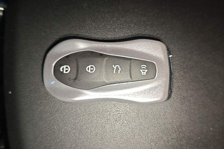 Used Geely Auto Emgrand X7 Sport 2020 1.8TD DCT Smart Connect PRO Vehicle Key