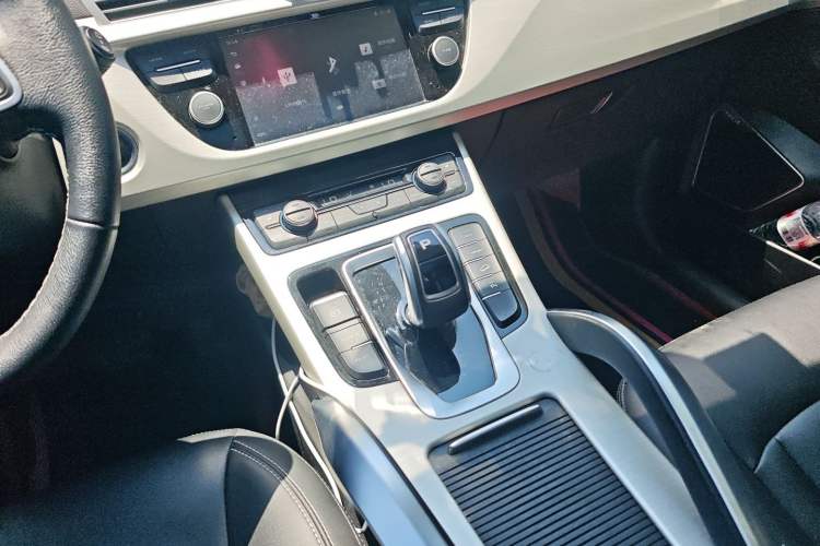 Used Geely Auto Emgrand X7 Sport 2020 1.8TD DCT Two-Wheel Drive Smart Connect 4G-Enabled Version Gear Lever