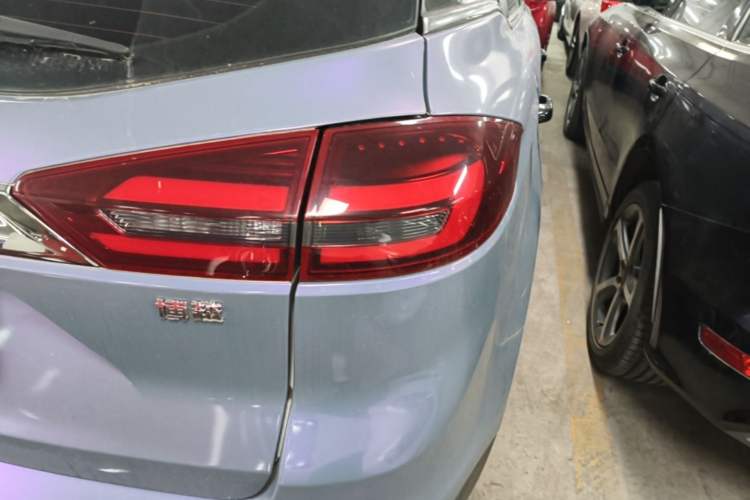Used Geely Auto Emgrand X7 Sport 2020 1.8TD DCT Two-Wheel Drive Smart Connect 4G-Enabled Version Right Rear Taillight