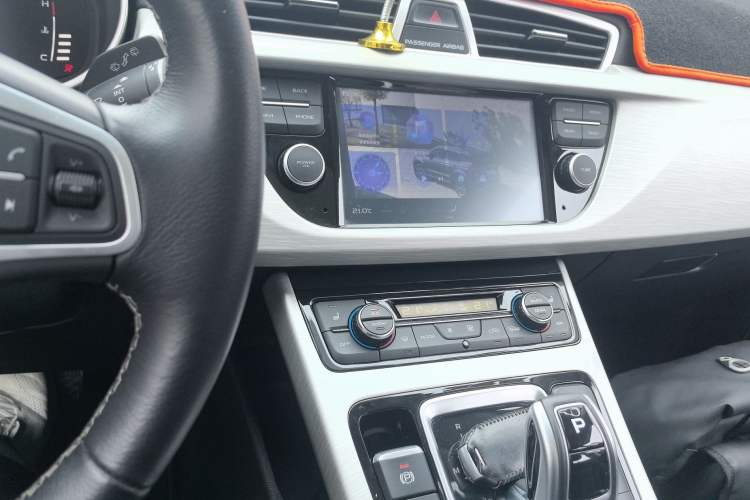 Used Geely Auto Emgrand X7 Sport 2020 1.8TD DCT Two-Wheel Drive Smart Connect 4G-Enabled Version Audio And AC Panel