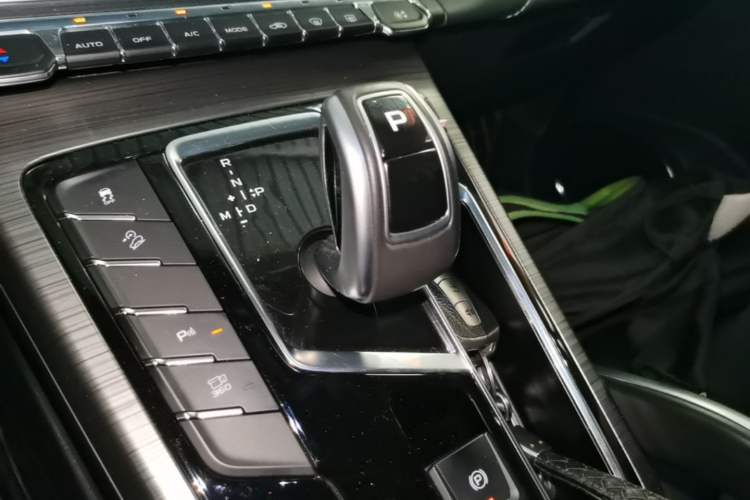 Used Geely Auto Emgrand X7 Sport 2020 1.8TD DCT Smart PRO Gear Lever