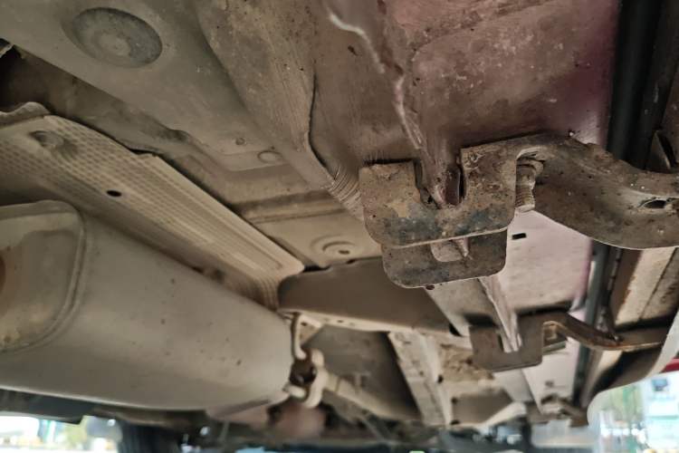 Used Geely Auto Emgrand X7 Sport 2020 1.8TD DCT Two-Wheel Drive Zhiya Model Right Side Sill