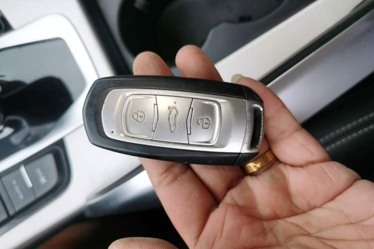 Used Geely Auto Emgrand X7 Sport 2020 1.8TD DCT Two-Wheel Drive Smart Connect 4G-Enabled Version Vehicle Key