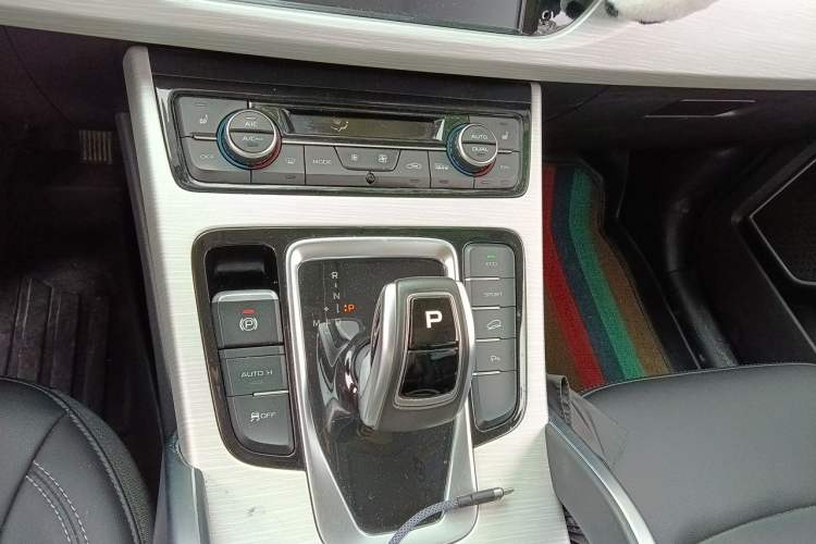 Used Geely Auto Emgrand X7 Sport 2020 1.8TD DCT Two-Wheel Drive Smart Connect 4G-Enabled Version Audio And AC Panel