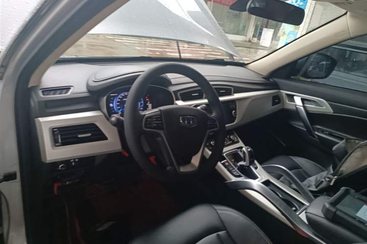 Used Geely Auto Emgrand X7 Sport 2020 1.8TD DCT Two-Wheel Drive Smart Connect 4G-Enabled Version Center Console
