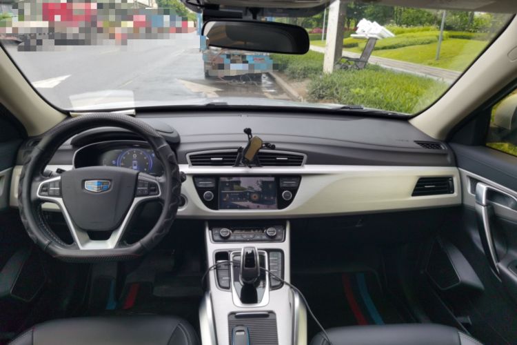 Used Geely Auto Emgrand X7 Sport 2020 1.8TD DCT Two-Wheel Drive Smart Connect 4G-Enabled Version Center Console