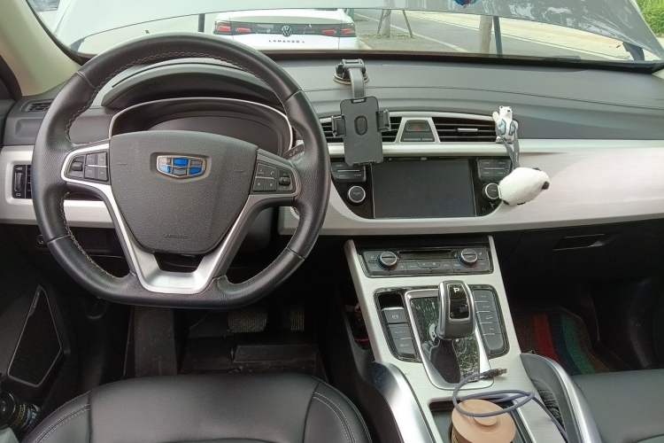 Used Geely Auto Emgrand X7 Sport 2020 1.8TD DCT Two-Wheel Drive Smart Connect 4G-Enabled Version Center Console