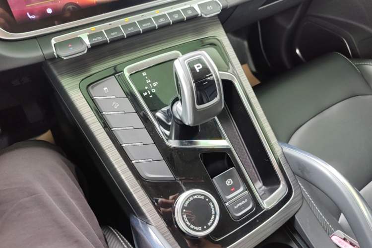 Used Geely Auto Emgrand X7 Sport 2020 1.5TD Automatic Smart Connect PRO Gear Lever