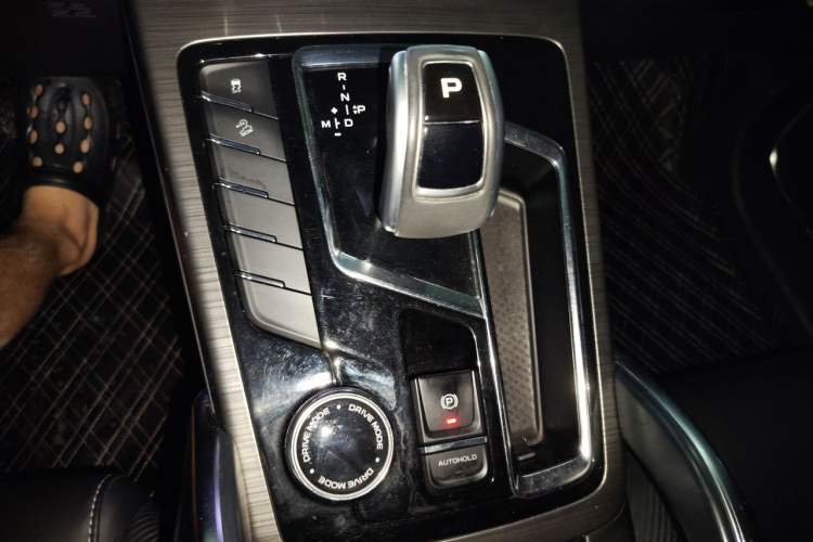Used Geely Auto Emgrand X7 Sport 2020 1.5TD Automatic Smart Connect PRO Gear Lever