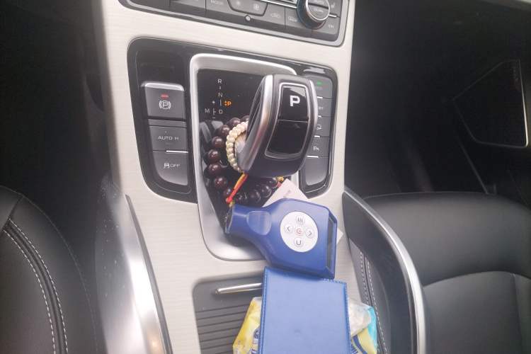 Used Geely Auto Emgrand X7 Sport 2020 1.8TD DCT Two-Wheel Drive Smart Connect 4G-Enabled Version Gear Lever