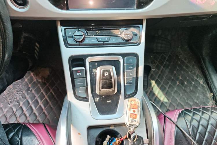 Used Geely Auto Emgrand X7 Sport 2020 1.8TD DCT Two-Wheel Drive Smart Connect 4G-Enabled Version Gear Lever