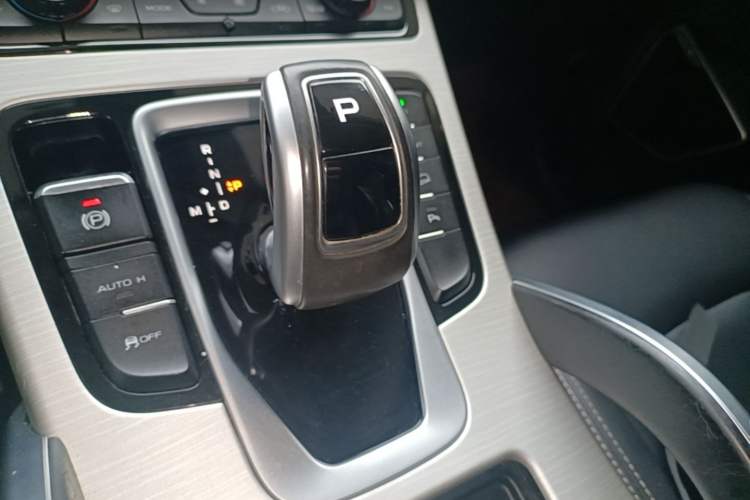 Used Geely Auto Emgrand X7 Sport 2020 1.8TD DCT Two-Wheel Drive Smart Connect 4G-Enabled Version Gear Lever