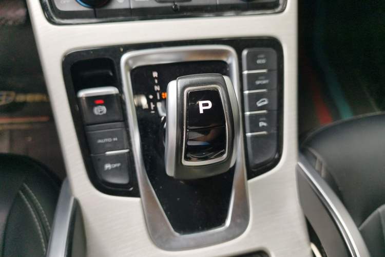 Used Geely Auto Emgrand X7 Sport 2020 1.8TD DCT Two-Wheel Drive Smart Connect 4G-Enabled Version Gear Lever