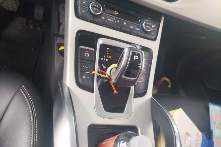Used Geely Auto Emgrand X7 Sport 2020 1.8TD DCT Two-Wheel Drive Smart Connect 4G-Enabled Version Gear Lever