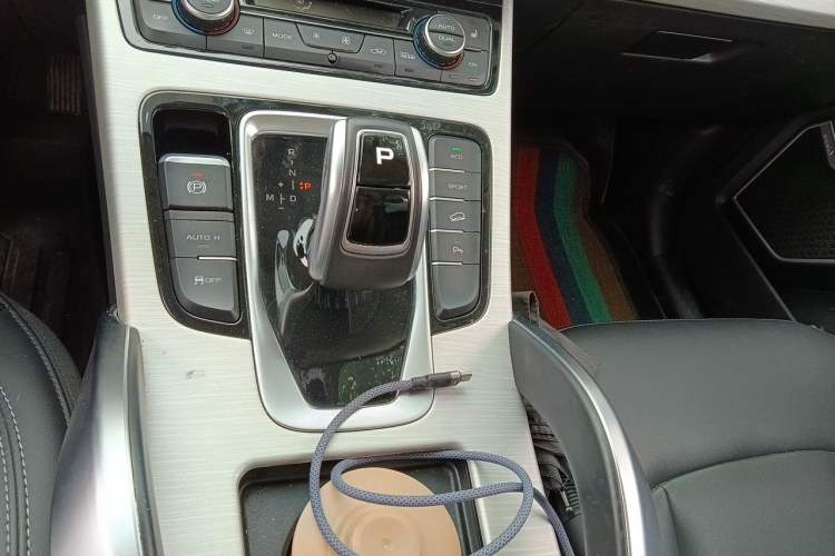 Used Geely Auto Emgrand X7 Sport 2020 1.8TD DCT Two-Wheel Drive Smart Connect 4G-Enabled Version Gear Lever