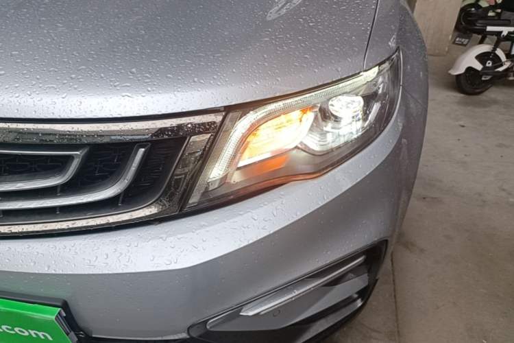 Used Geely Auto Emgrand X7 Sport 2020 1.8TD DCT Two-Wheel Drive Smart Connect 4G-Enabled Version Left Front Headlight