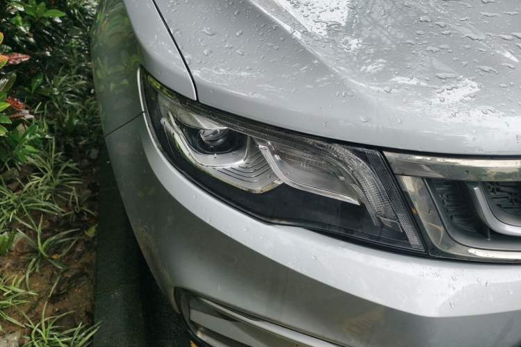 Used Geely Auto Emgrand X7 Sport 2020 1.8TD DCT Two-Wheel Drive Smart Connect 4G-Enabled Version Right Front Headlight