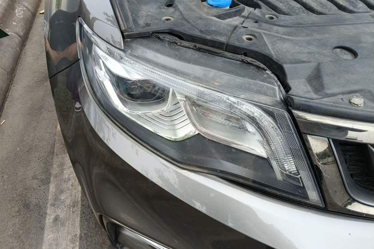 Used Geely Auto Emgrand X7 Sport 2020 1.8TD DCT Two-Wheel Drive Smart Connect 4G-Enabled Version Right Front Headlight