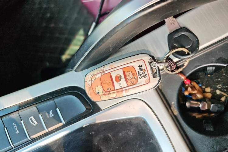 Used Geely Auto Emgrand X7 Sport 2020 1.8TD DCT Two-Wheel Drive Smart Connect 4G-Enabled Version Vehicle Key