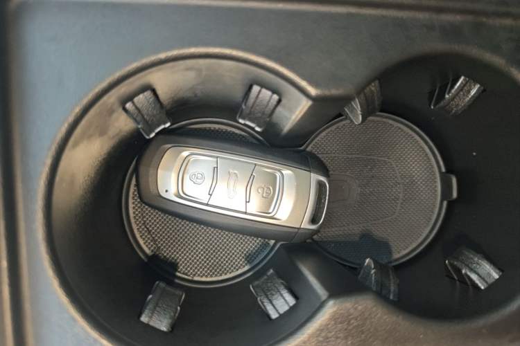 Used Geely Auto Emgrand X7 Sport 2020 1.8TD DCT Two-Wheel Drive Smart Connect 4G-Enabled Version Vehicle Key