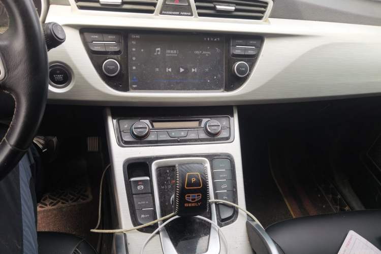 Used Geely Auto Emgrand X7 Sport 2020 1.8TD DCT Two-Wheel Drive Smart Connect 4G-Enabled Version Audio And AC Panel