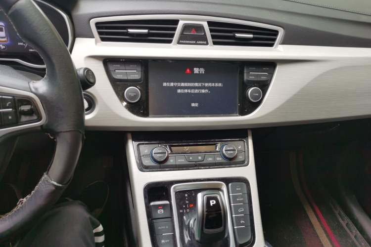 Used Geely Auto Emgrand X7 Sport 2020 1.8TD DCT Two-Wheel Drive Smart Connect 4G-Enabled Version Audio And AC Panel