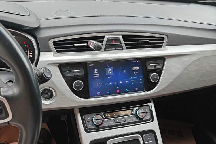 Used Geely Auto Emgrand X7 Sport 2020 1.8TD DCT Two-Wheel Drive Smart Connect 4G-Enabled Version Audio And AC Panel