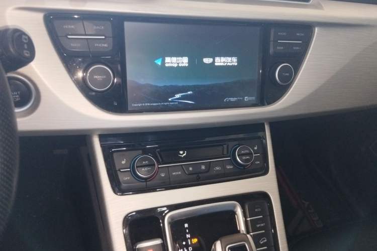 Used Geely Auto Emgrand X7 Sport 2020 1.8TD DCT Two-Wheel Drive Smart Connect 4G-Enabled Version Audio And AC Panel