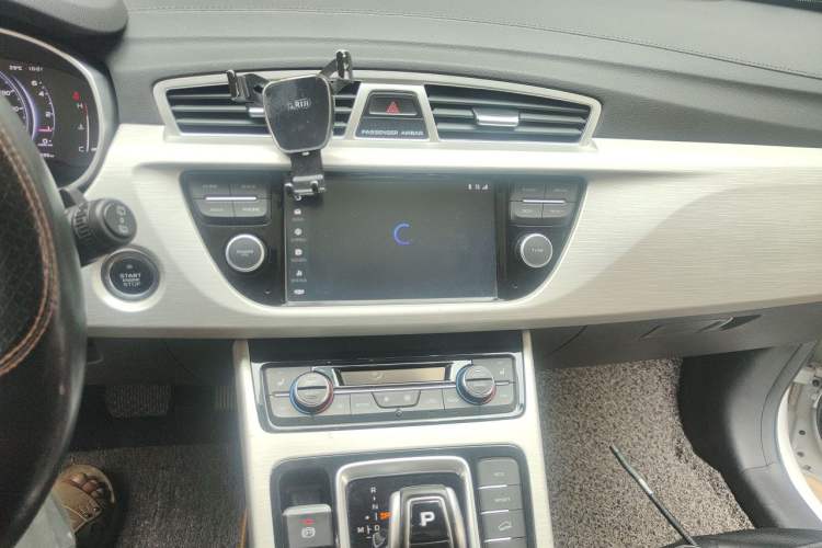 Used Geely Auto Emgrand X7 Sport 2020 1.8TD DCT Two-Wheel Drive Smart Connect 4G-Enabled Version Audio And AC Panel