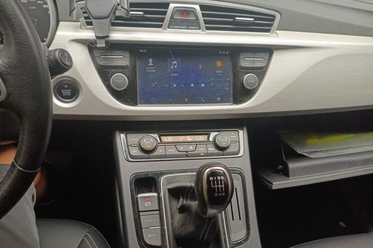 Used Geely Auto Emgrand X7 Sport 2020 1.8TD Manual Two-Wheel Drive Elite Version Audio And AC Panel