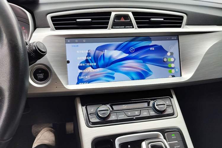 Used Geely Auto Emgrand X7 Sport 2020 1.8TD DCT Two-Wheel Drive Smart Connect 4G-Enabled Version Audio And AC Panel