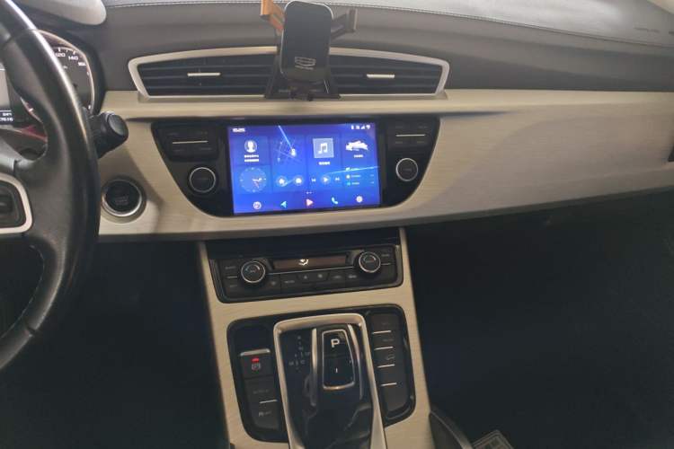 Used Geely Auto Emgrand X7 Sport 2020 1.8TD DCT Two-Wheel Drive Zhiya Model Audio And AC Panel