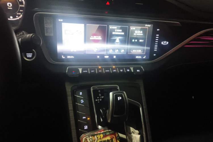 Used Geely Auto Emgrand X7 Sport 2020 1.8TD DCT ZhiZun PRO Audio And AC Panel