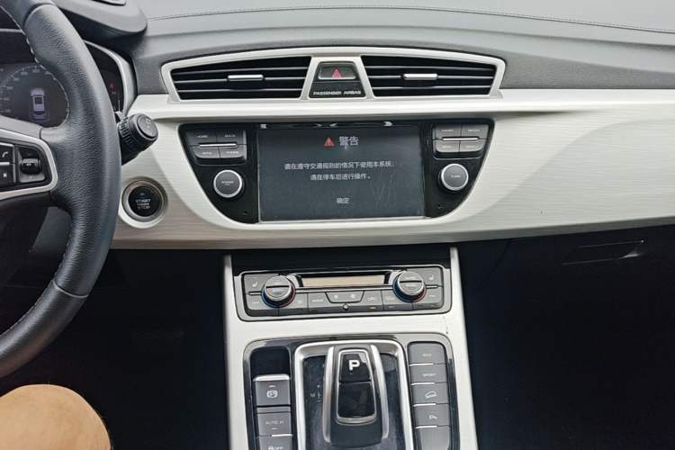 Used Geely Auto Emgrand X7 Sport 2020 1.8TD DCT Two-Wheel Drive Smart Connect 4G-Enabled Version Audio And AC Panel