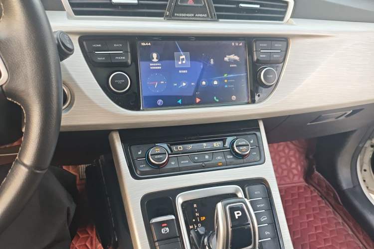 Used Geely Auto Emgrand X7 Sport 2020 1.8TD DCT Two-Wheel Drive Zhiya Model Audio And AC Panel