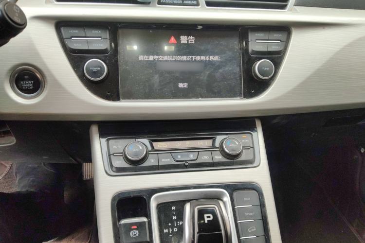 Used Geely Auto Emgrand X7 Sport 2020 1.8TD DCT Two-Wheel Drive Zhiya Model Audio And AC Panel