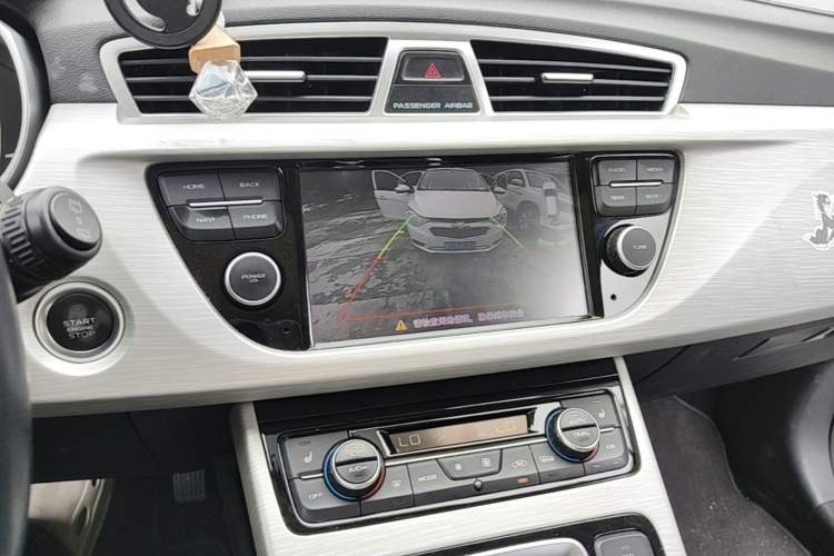 Used Geely Auto Emgrand X7 Sport 2020 1.8TD DCT Two-Wheel Drive Smart Connect 4G-Enabled Version Audio And AC Panel