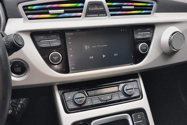 Used Geely Auto Emgrand X7 Sport 2020 1.8TD DCT Two-Wheel Drive Smart Connect 4G-Enabled Version Audio And AC Panel