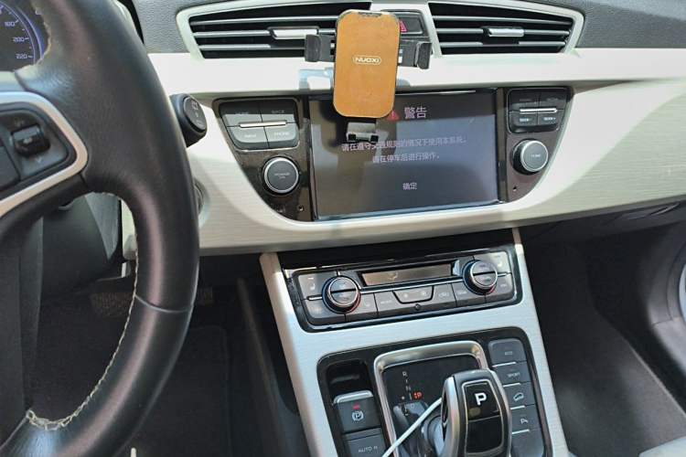 Used Geely Auto Emgrand X7 Sport 2020 1.8TD DCT Two-Wheel Drive Smart Connect 4G-Enabled Version Audio And AC Panel