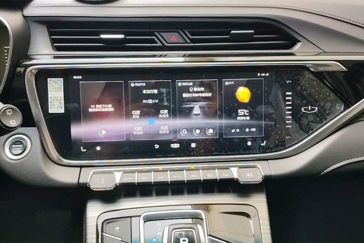 Used Geely Auto Emgrand X7 Sport 2020 1.5TD Automatic Smart Connect PRO Audio And AC Panel