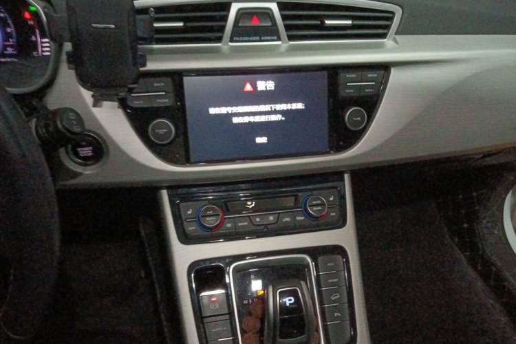 Used Geely Auto Emgrand X7 Sport 2020 1.8TD DCT Two-Wheel Drive Smart Connect 4G-Enabled Version Audio And AC Panel