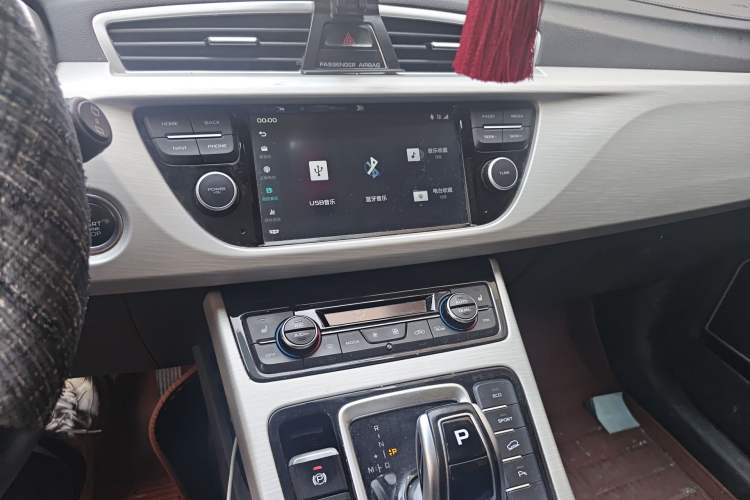 Used Geely Auto Emgrand X7 Sport 2020 1.8TD DCT Two-Wheel Drive Smart Connect 4G-Enabled Version Audio And AC Panel