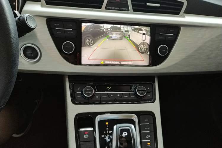 Used Geely Auto Emgrand X7 Sport 2020 1.8TD DCT Two-Wheel Drive Smart Connect 4G-Enabled Version Audio And AC Panel