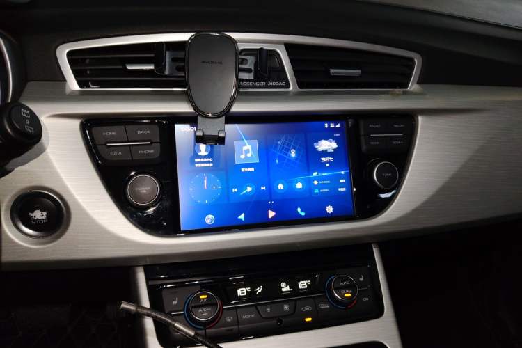 Used Geely Auto Emgrand X7 Sport 2020 1.8TD DCT Two-Wheel Drive Smart Connect 4G-Enabled Version Audio And AC Panel