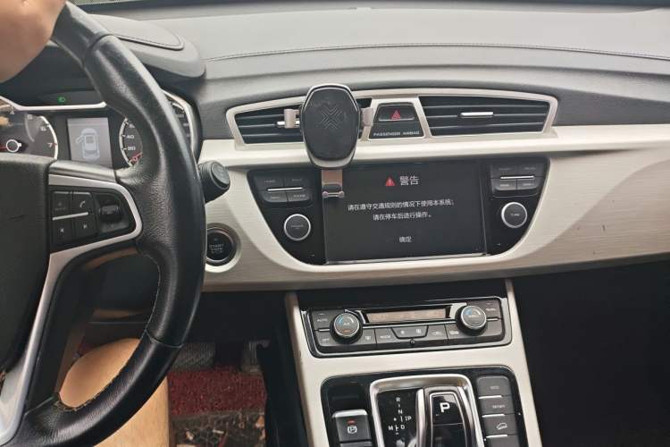 Used Geely Auto Emgrand X7 Sport 2020 1.8TD DCT Two-Wheel Drive Zhiya Model Audio And AC Panel